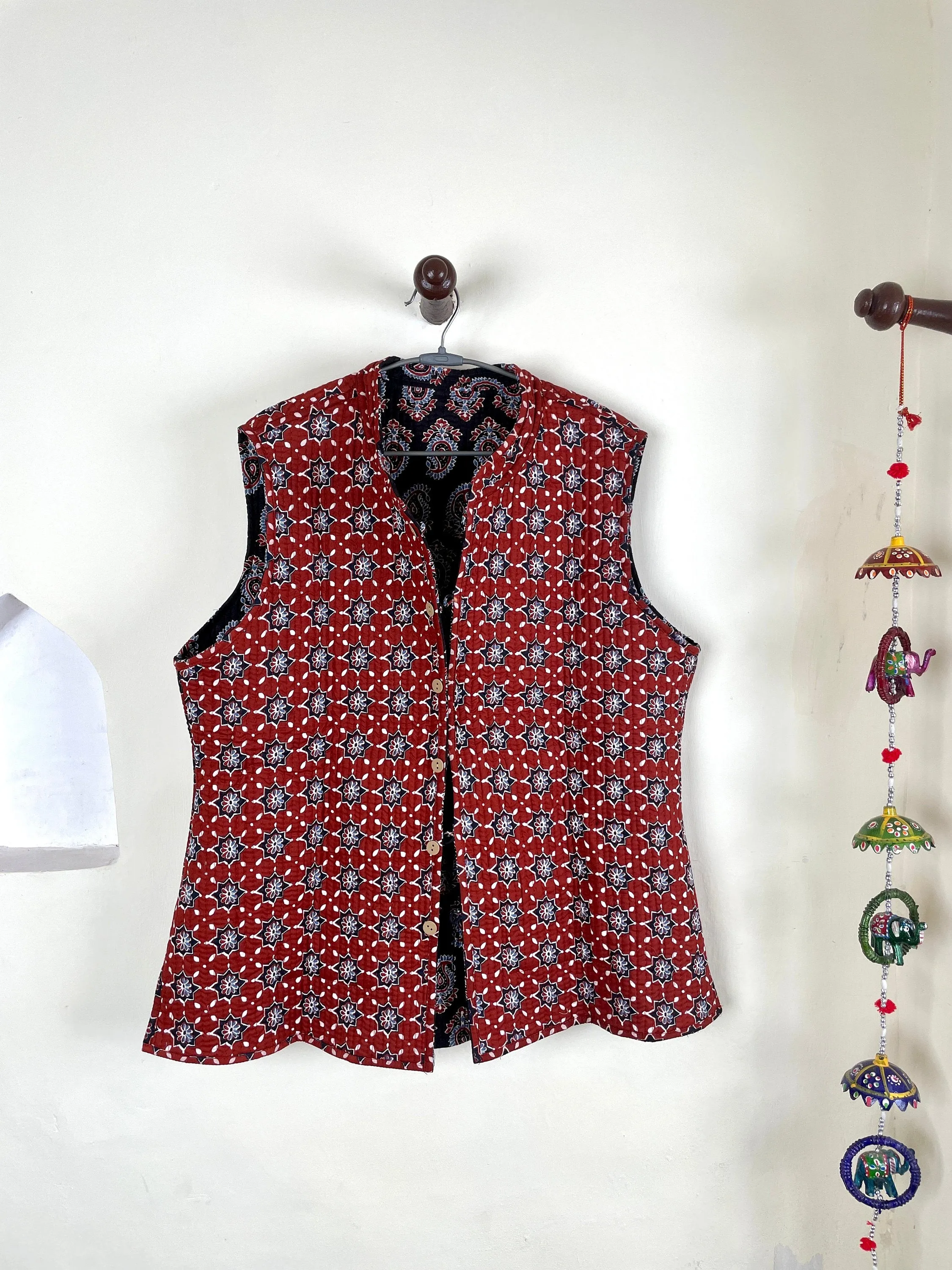 Indian Handmade Quilted Cotton Sleeveless Jacket Black & Red Stylish Women's Vest, Reversible Waistcoat for Her