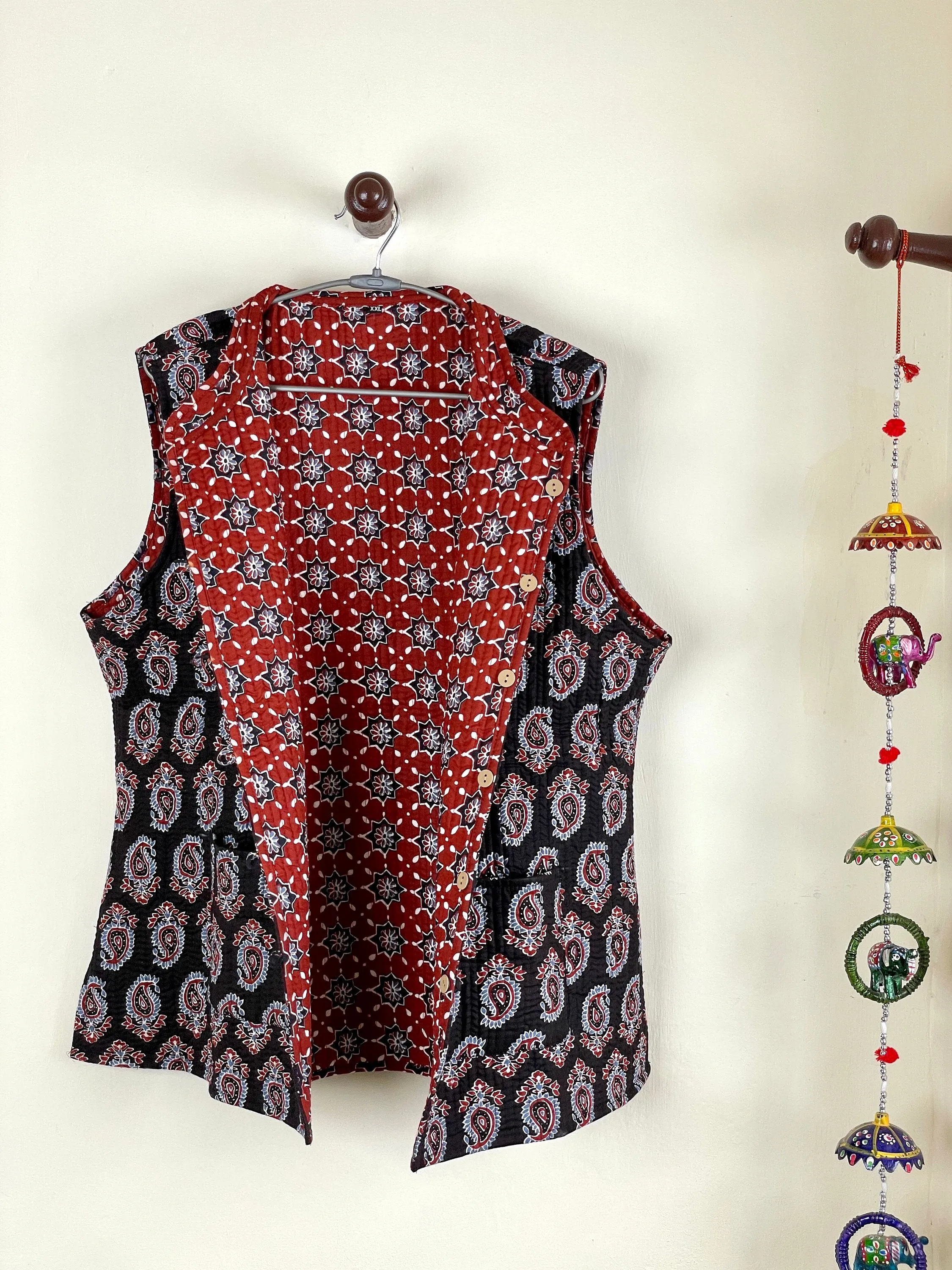 Indian Handmade Quilted Cotton Sleeveless Jacket Black & Red Stylish Women's Vest, Reversible Waistcoat for Her